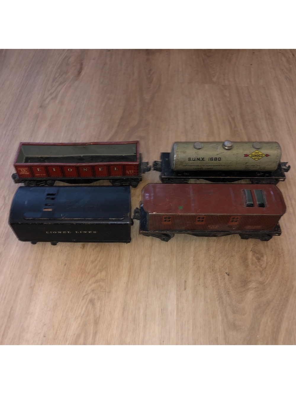 VINTAGE LIONEL METAL DIECAST TRAIN CAR LOT (4) SUNOCO LINES PREWAR O GAUGE 1682